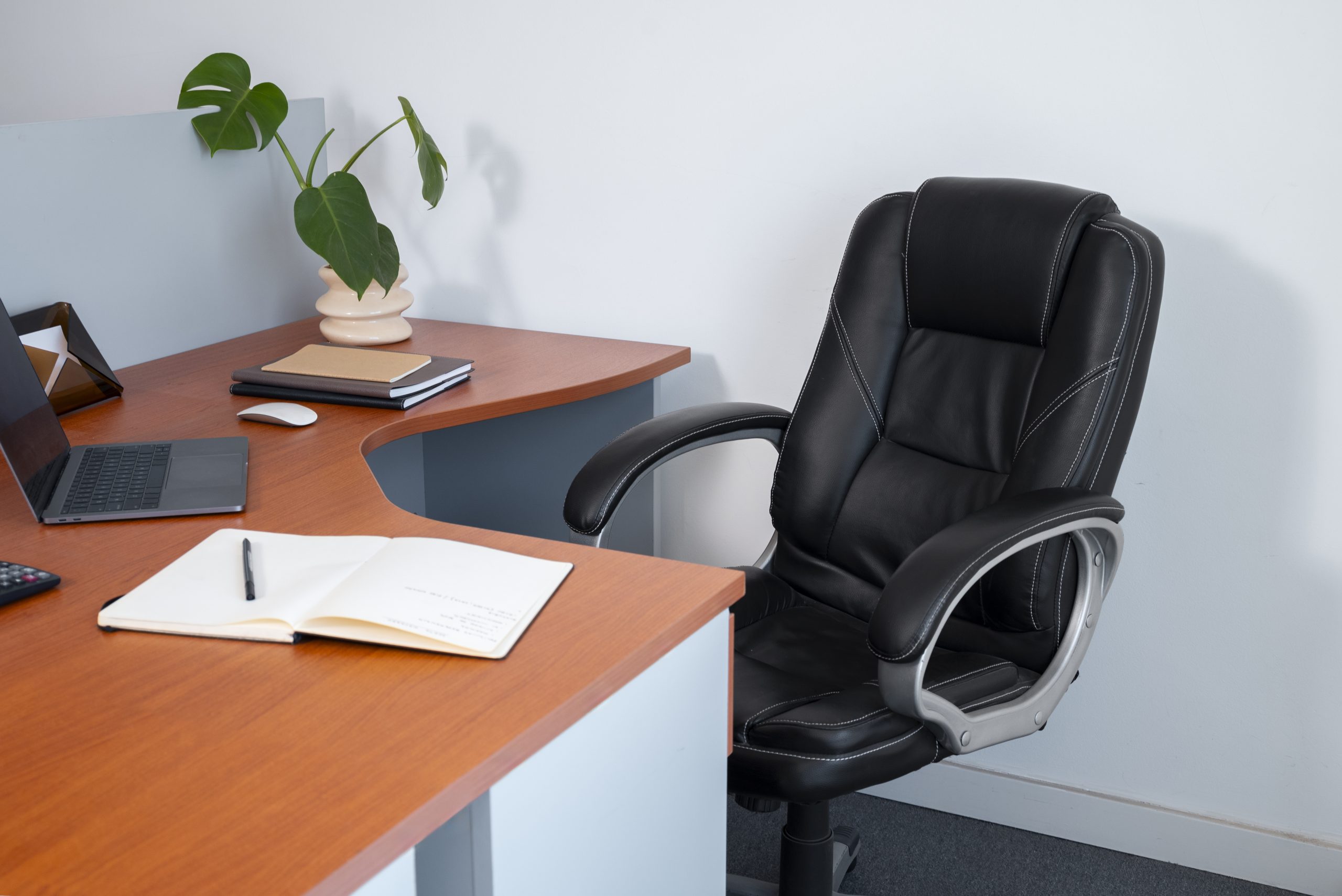 Прибирання Столів та Стільців